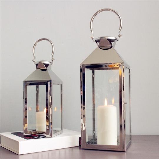 CLASSIC METAL LANTERN WITH HANDLE